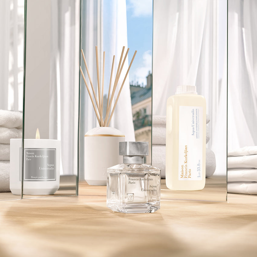 شمعة معطرة برائحة أكوا يونيفرساليس، 280 غرام